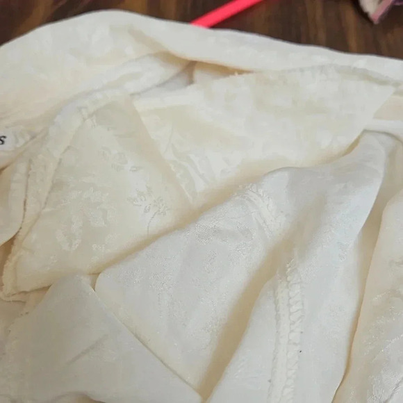 VICTORIA JONES BLOUSE - Picture 7 of 7